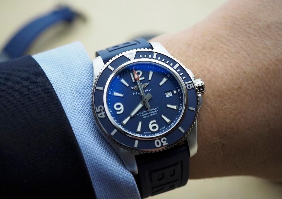 The blue dial fake watch is designed for men.