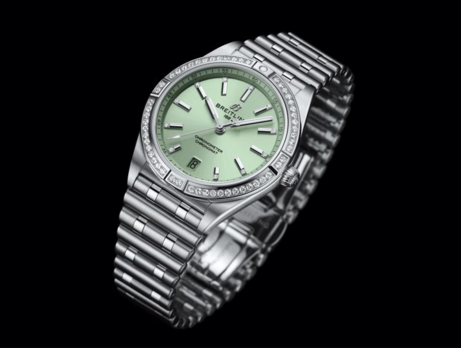 The mint green dial fake watch is equipped with caliber 10.
